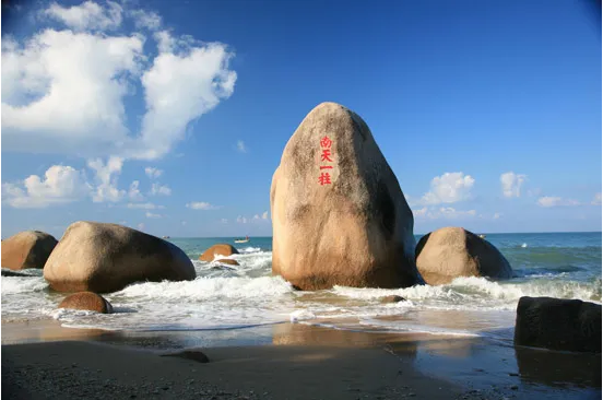 化身蓝海卫士，守护三亚海滨丨好博环境首个“海域保洁”项目正式签约进场